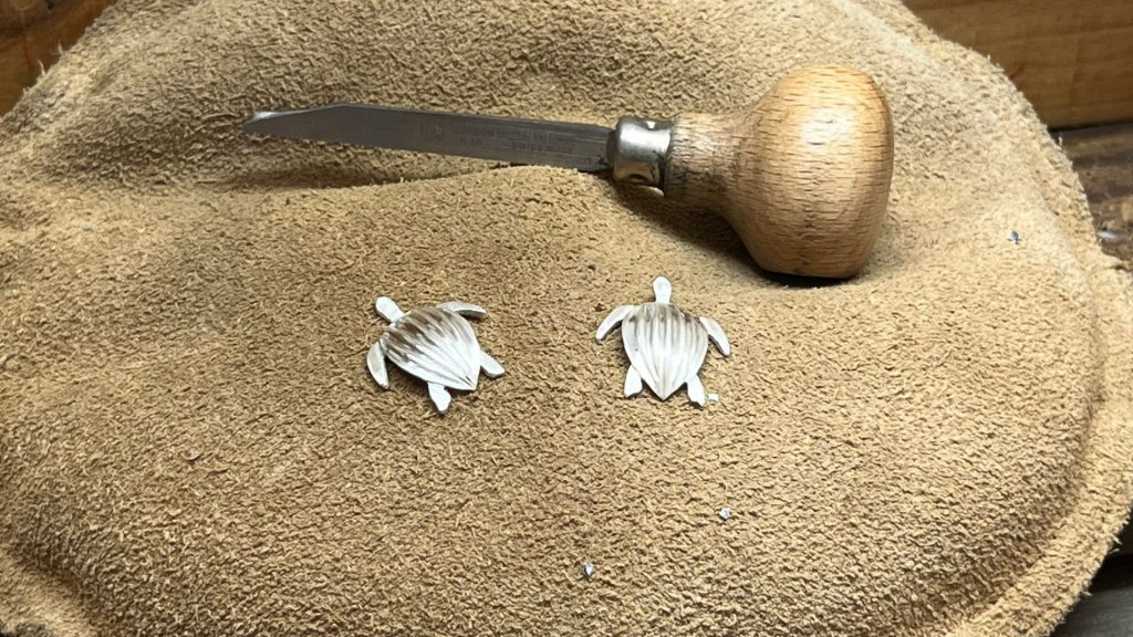 Quand la joaillerie artisanale française rencontre l'engagement pour les océans 2 Photo atelier 16x9 6
